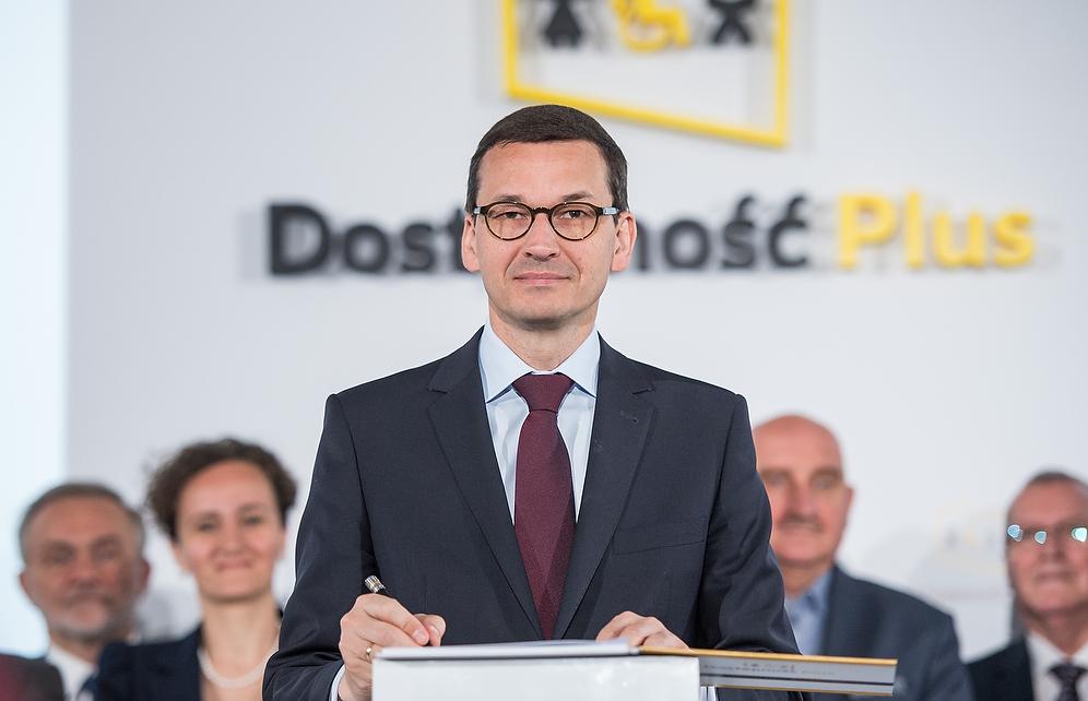 Premier Mateusz Morawiecki podczas podpisania Paktu na rzecz dostępności.
