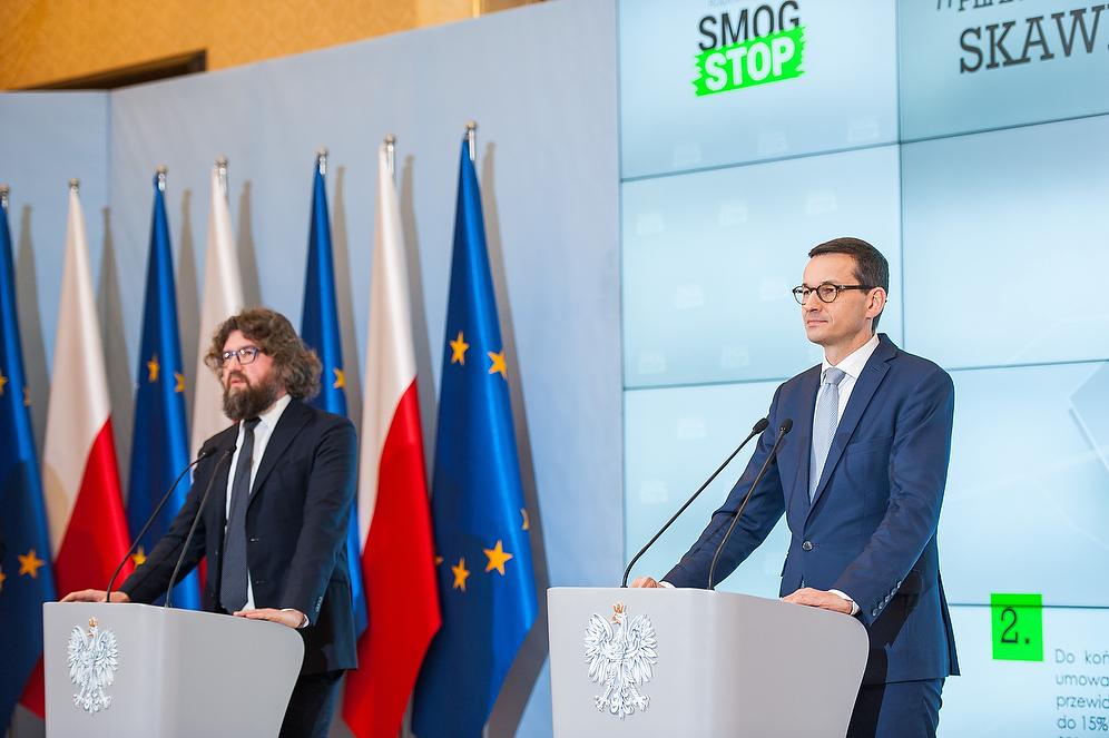 Premier Mateusz Morawiecki i podsekretarz stanu Piotr Woźny.