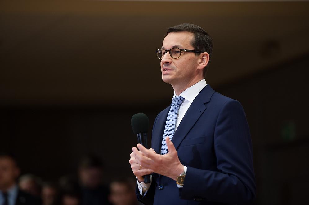 Premier Mateuz Morawiecki przemawia.