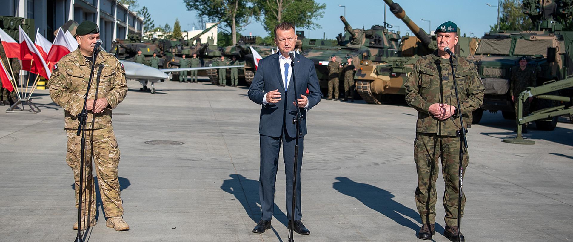 9 lipca 2023 r. w 1. Warszawskiej Brygadzie Pancernej Mariusz Błaszczak, minister obrony narodowej, poinformował o programie tegorocznych uroczystości Święta Wojska Polskiego. Fot. Maciej Nędzyński/CO MON

