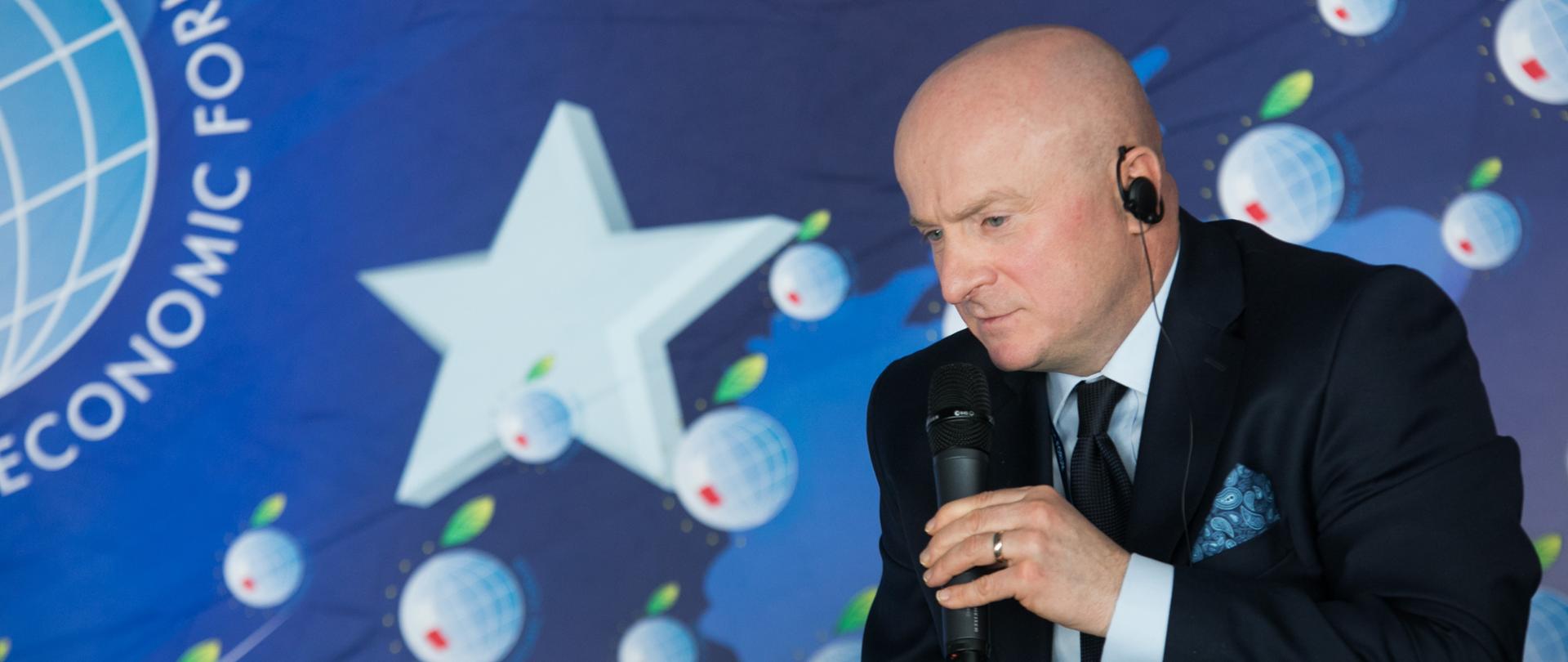 Sekretarz Stanu w Ministerstwie Sportu i Turystyki Jarosław Stawiarski uczestnikiem panelu „Sport i polityka”
