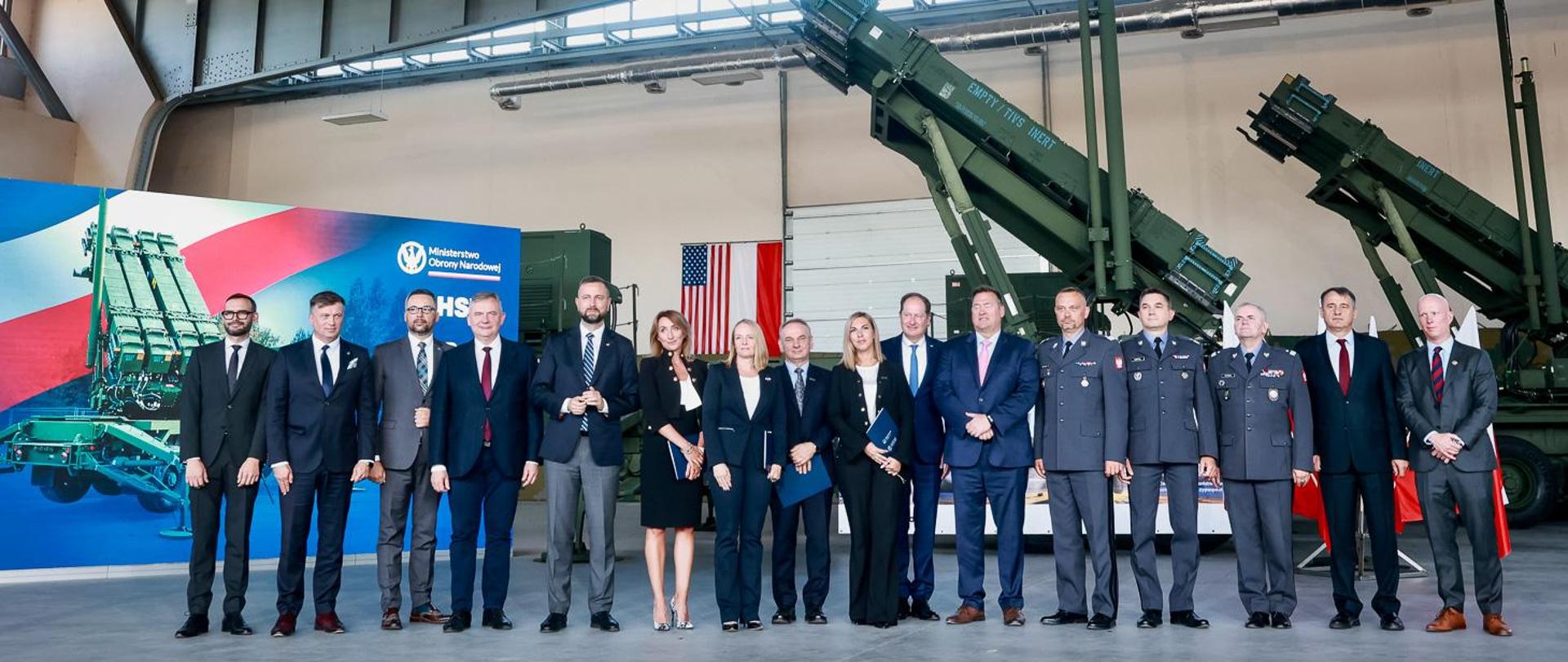 12 sierpnia w obecności wicepremiera Władysława Kosiniaka - Kamysza oraz sekretarza stanu w MON Pawła Bejdy podpisana została umowa pomiędzy Hutą Stalowa Wola S.A. a Raytheon Polska na produkcję 48 wyrzutni M903, wchodzących w skład systemów obrony przeciwlotniczej i przeciwrakietowej Patriot w ramach II fazy programu WISŁA.