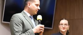Rafał Główczyński, dyrektor departamentu nadzoru i kontroli oraz Magdalena Kramska, naczelnik wydziału transplantologii i krwiolecznictwa departamentu lecznictwa
