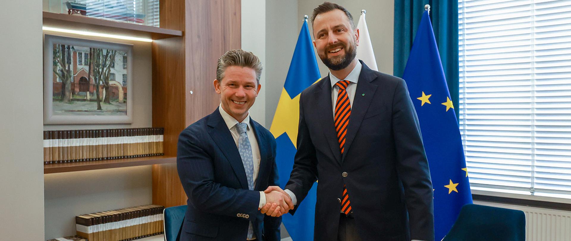 4 marca 2024 r. w Gdyni, Władysław Kosiniak-Kamysz, wicepremier- szef MON, spotkał się z ministrem obrony Szwecji Pålem Jonsonem. Ministrowie poruszyli m.in. kwestie współpracy polsko-szwedzkiej w dziedzinie bezpieczeństwa i obronności, realizacji kontraktów, pomocy Ukrainie oraz powitania Szwecji jako członka w NATO. Fot. Krzysztof Niedziela/CO MON