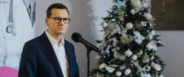 Premier podczas konferencji prasowej.