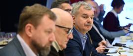 Uczestnicy obradują podczas VII posiedzenia Rady Koordynacyjnej ds. Gospodarki Wodorowej 