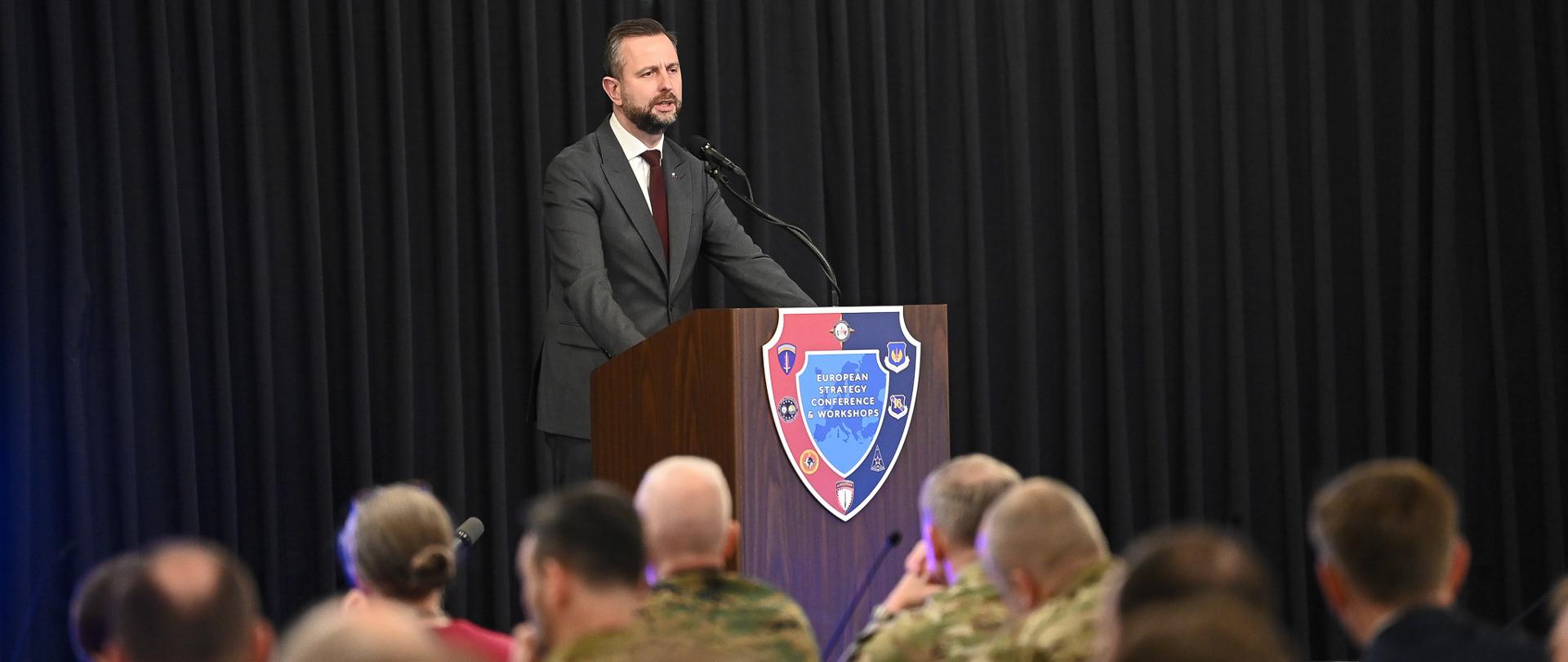 29 stycznia 2026 roku wicepremier i minister obrony narodowej Władysław Kosiniak-Kamysz wziął udział w spotkaniu z szefami obrony państw NATO w bazie Ramstein w Niemczech. Było to kolejne spotkanie poświęcone sytuacji na Ukrainie oraz kontynuacji udzielanego jej wsparcia. Fot. plut. Wojciech Król/MON