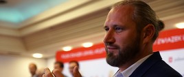 Powitanie polskich lekkoatletów - uczestników ME Berlin 2018 Tomasz Majewski bije brawo
