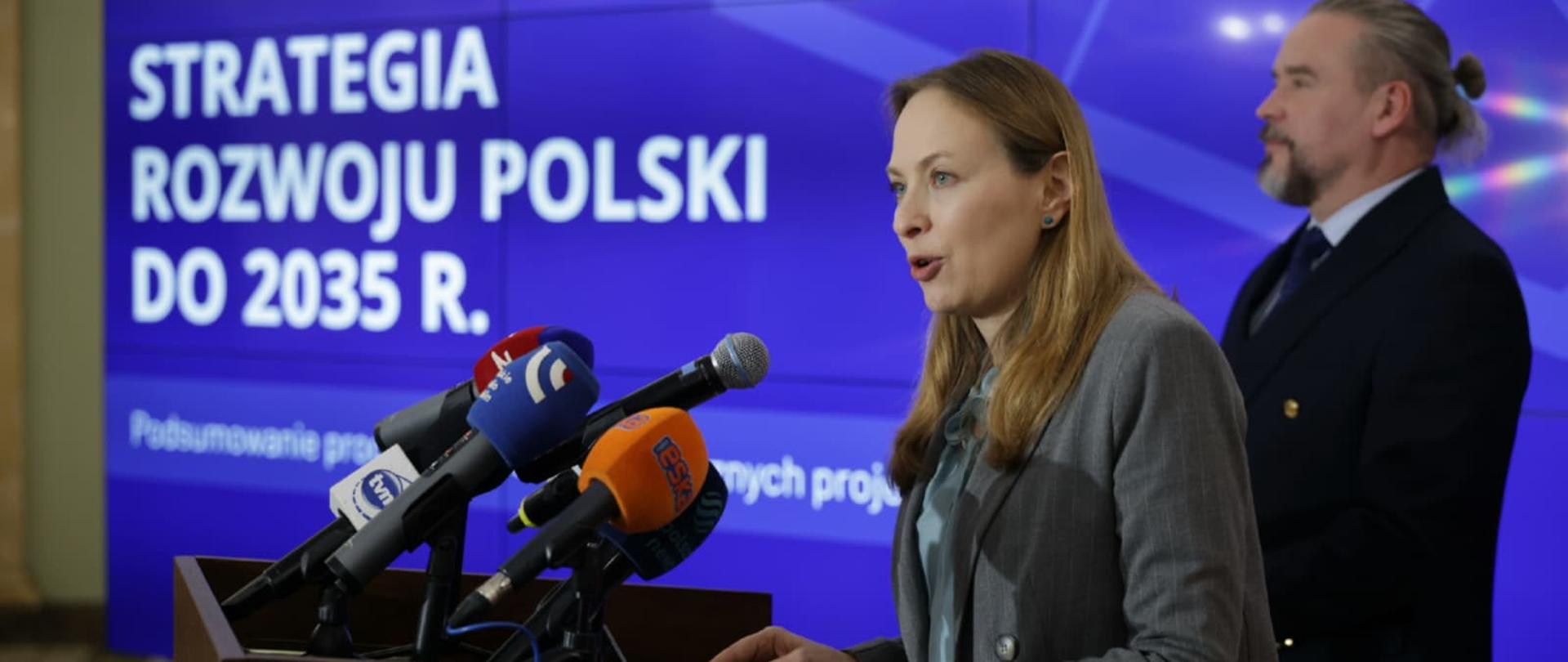 Na zdjęciu minister Katarzyna Pełczyńska-Nałęcz przy mównicy