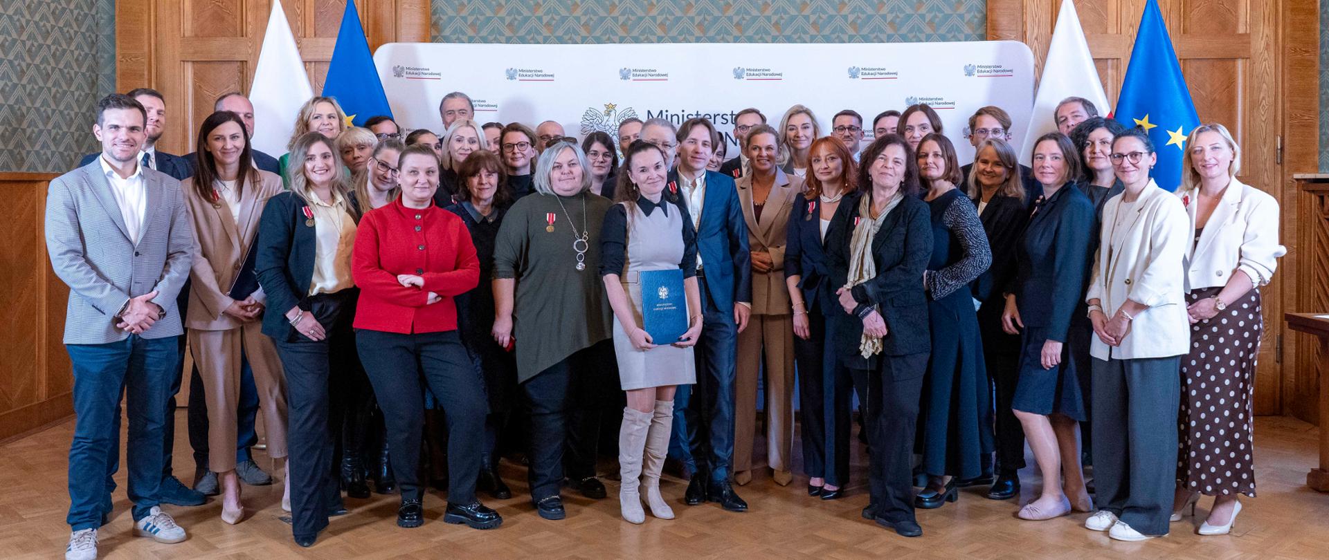 Minister Barbara Nowacka wręczyła Medale KEN ekspertom związanym z oświatą i wychowaniem