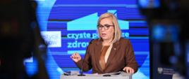Ministra klimatu i środowiska Paulina Hennig-Kloska w trakcie konferencji prasowej