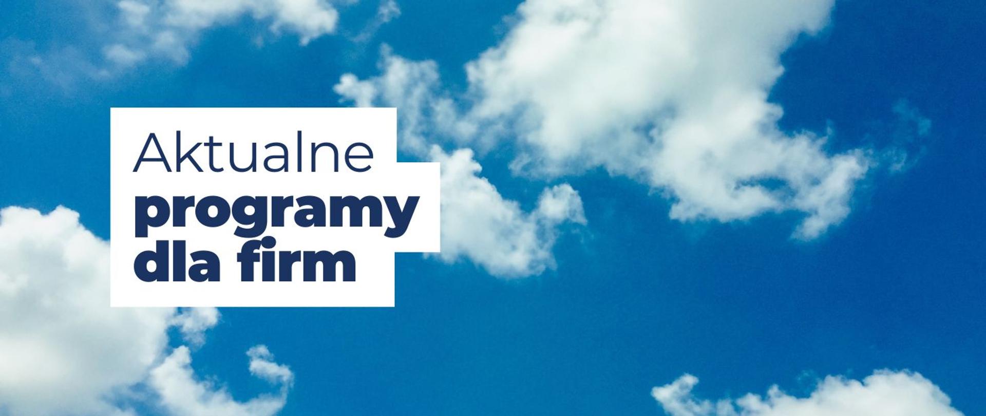 na zdjęciu widnieje niebo z chmurami, na środku napis: Aktualne programy dla firm