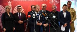 Wiceminister klimatu i środowiska Jacek Ozdoba podczas konferencji w Zielonej Górze.