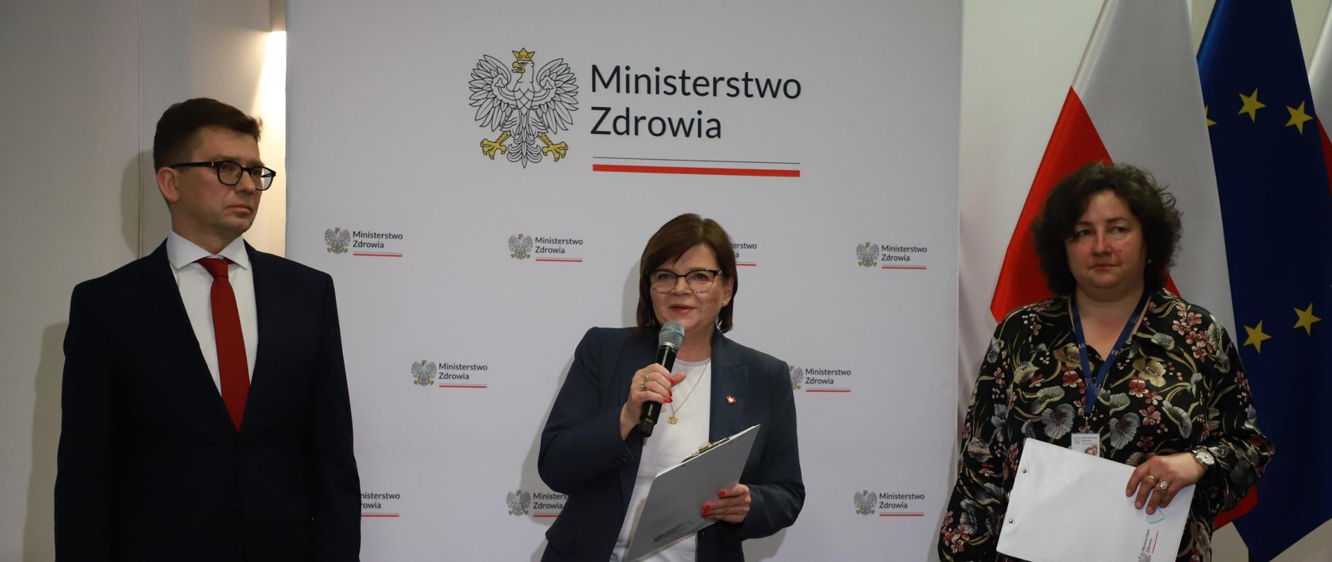 zdjęcie min. Leszczyny z konferencji prasowej nt. programu in vitro