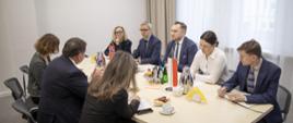 Wiceminister funduszy i polityki regionalnej Konrad Wojnarowski spotkał się Ambasadorem Królestwa Norwegii w Polsce JE Øystein Bø. 