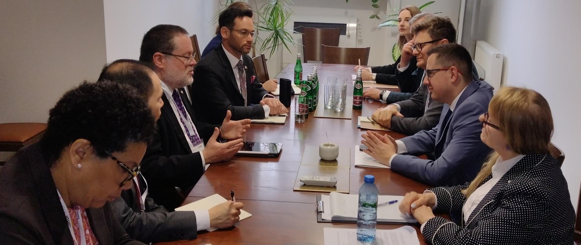 wiceminister klimatu i środowiska Miłosz Motyka oraz dr Michael Goff - Główny Zastępca Asystenta Sekretarza ds. Energii Nuklearnej w Departamencie Energii USA