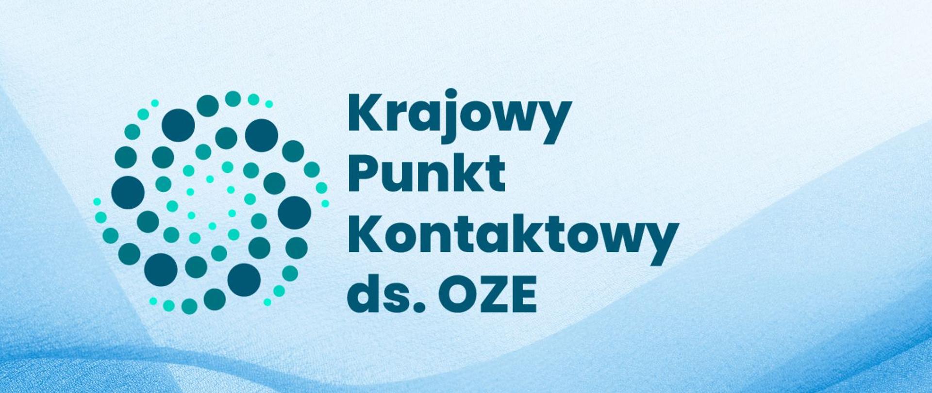 Mężczyzna zakłada panele PV