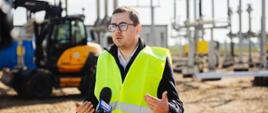 Local content i rozwój regionu. Minister Energii na budowie farmy wiatrowej Miejska Górka