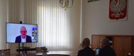 Minister klimatu Michał Kurtyka oraz dyrektor Szymon Byliński podczas Polsko-Niemieckiej Platformy ds. Elektromobilności