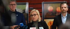 Minister Paulina Hennig-Kloska oraz wiceminister Mikołaj Dorożała dyskutowali 4 i 5 stycznia 2024 r. w Białowieży o przyszłości Puszczy Białowieskiej z lokalnymi społecznościami, przedstawicielami świata nauki, organizacji pozarządowych, leśników i samorządu. Ogłoszono rozpoczęcie prac nad Konstytucją dla Puszczy Białowieskiej