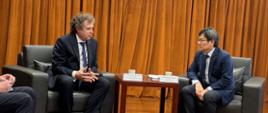 Na zdjęciu wiceminister funduszy i polityki regionalnej Jacek Karnowski w towarzystwie innych uczestników spotkania