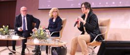 Na zdj. wiceminister Urszula Demkow, dyrektor CMKP prof. Ryszard Gellert oraz Małgorzata Zadorożna, dyrektor w MZ.
