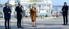 Minister klimatu i środowiska Anna Moskwa przemawiająca podczas wspólnej konferencji prasowej premiera Mateusza Morawieckiego oraz prezesa PKN Orlen Daniela Obajtka