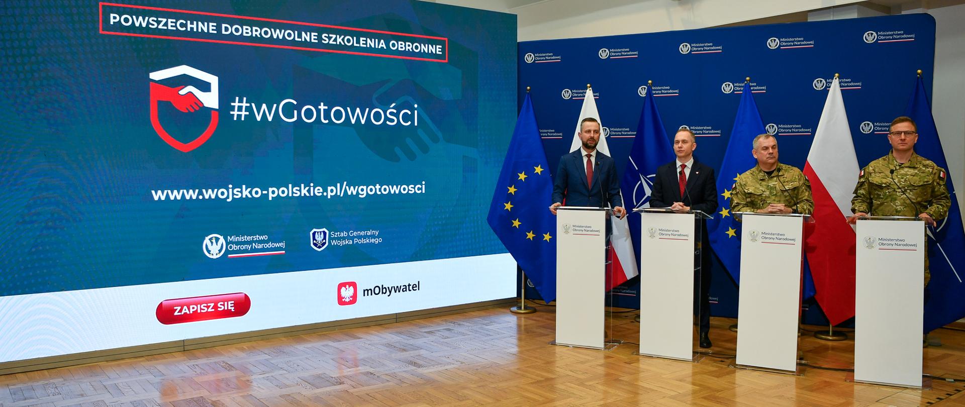 6 listopada 2025 r. w Sztabie Generalnym WP, Władysław Kosiniak-Kamysz wicepremier-minister obrony narodowej, Cezary Tomczyk sekretarz stanu w MON, gen. Wiesław Kukuła Szef Sztabu Generalnego WP oraz gen. dyw. Karol Molenda dowódca Komponentu Wojsk Obrony Cyberprzestrzeni wzięli udział w konferencji prasowej poświęconej rozpoczęciu programu powszechnych szkoleń obronnych „wGotowości”. Fot. plut. Wojciech Król/MON