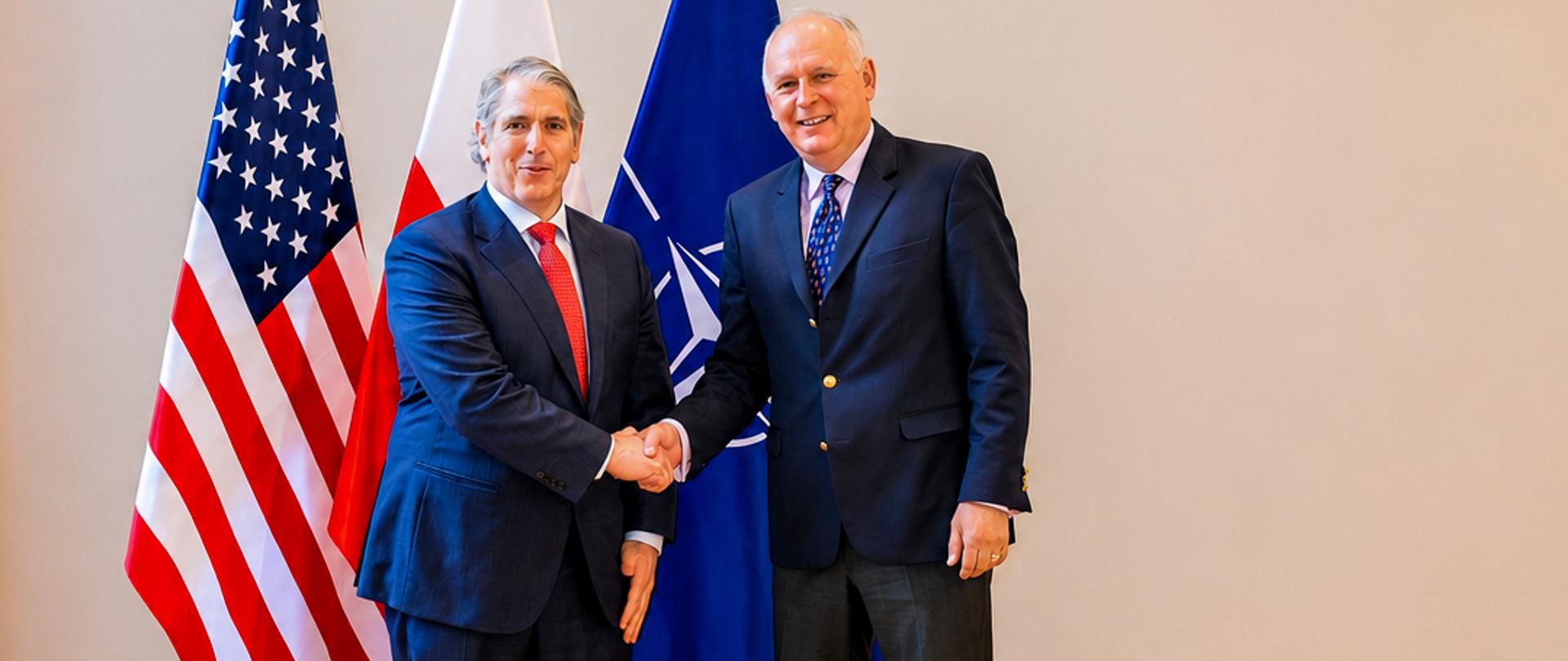 11 czerwca 2026 r. Sekretarz Stanu w Ministerstwie Obrony Narodowej Paweł Zalewski spotkał się z Podsekretarzem Stanu ds. Kontroli Zbrojeń i Bezpieczeństwa Narodowego Stanów Zjednoczonych Thomasem G. DiNanno. Wizyta Sekretarza DiNanno w Polsce wpisuje się w intensywny dialog polityczny prowadzony z przedstawicielami amerykańskiej Administracji w sprawach obronnych ora zbliżającego się szczytu NATO w Ankarze.