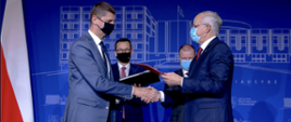 Zdjęcie z podpisania harmonogramu wdrażania deklaracji w sprawie oświaty polskiej mniejszości narodowej w Republice Litewskiej i litewskiej mniejszości narodowej w Rzeczypospolitej Polskiej.
