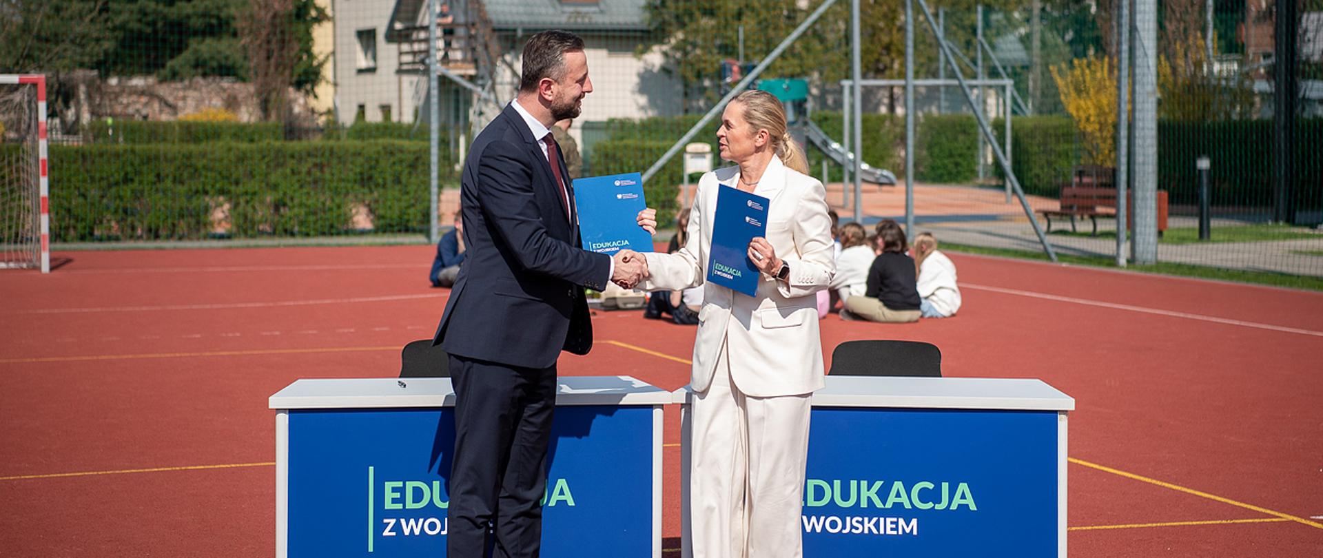 14 kwietnia 2025 r. w Markach k. Warszawy, Władysław Kosiniak-Kamysz wicepremier-minister obrony narodowej oraz Barbara Nowacka, minister edukacji narodowej podpisali list intencyjny dot. kontynuacji projektu "Edukacja z wojskiem". Fot. Maciej Nędzyński/MON