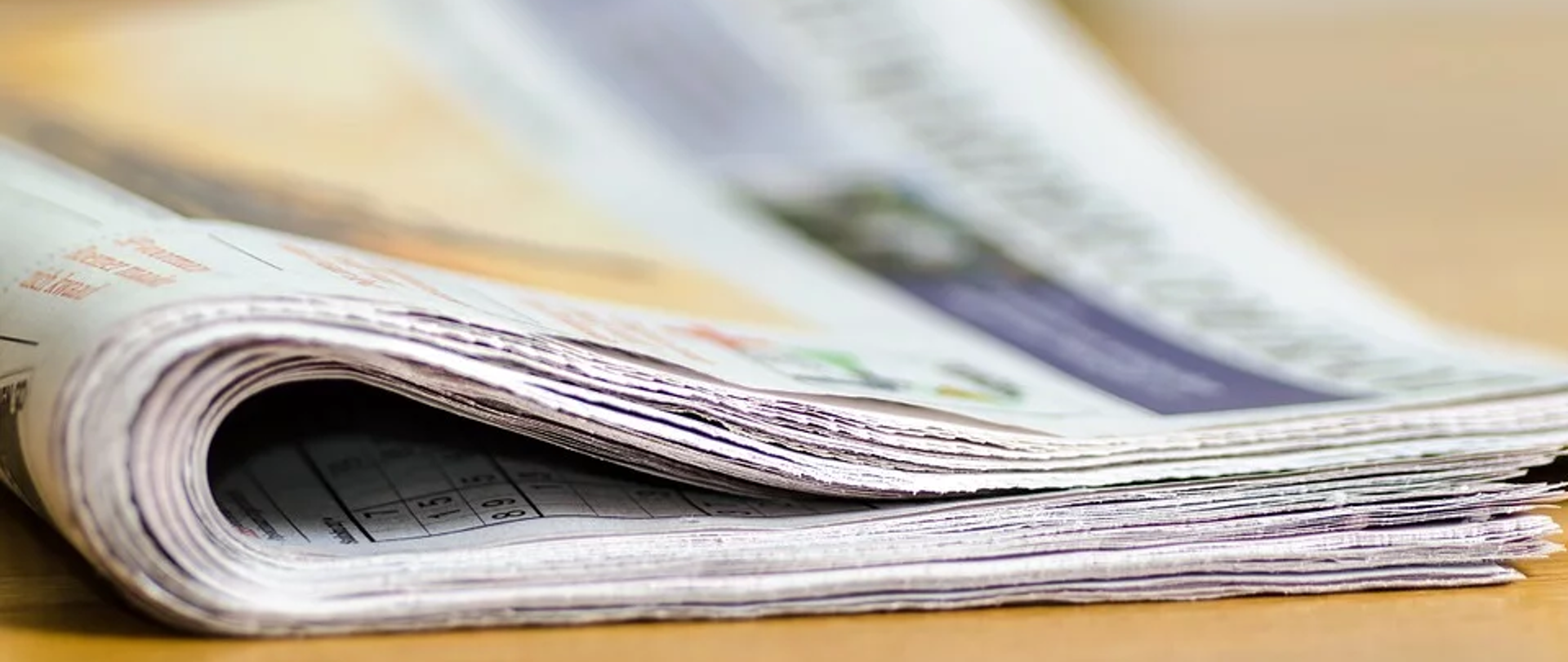 zwinięta gazeta