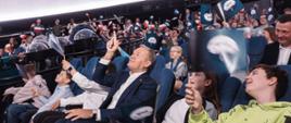 Premier Donald Tusk podczas transmisji startu misji Ax-4