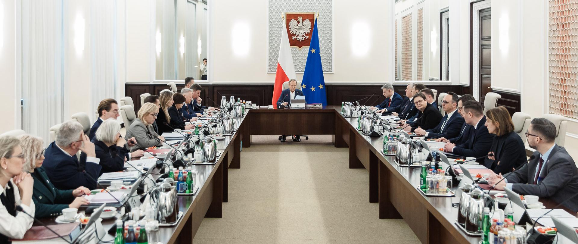 Premier Donald Tusk podczas posiedzenia Rady Ministrów 11 lutego 2025 roku.
