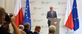 Minister klimatu Michał Kurtyka podczas uroczystość podpisania Listu intencyjnego o ustanowieniu partnerstwa na rzecz rozwoju przemysłu fotowoltaicznego