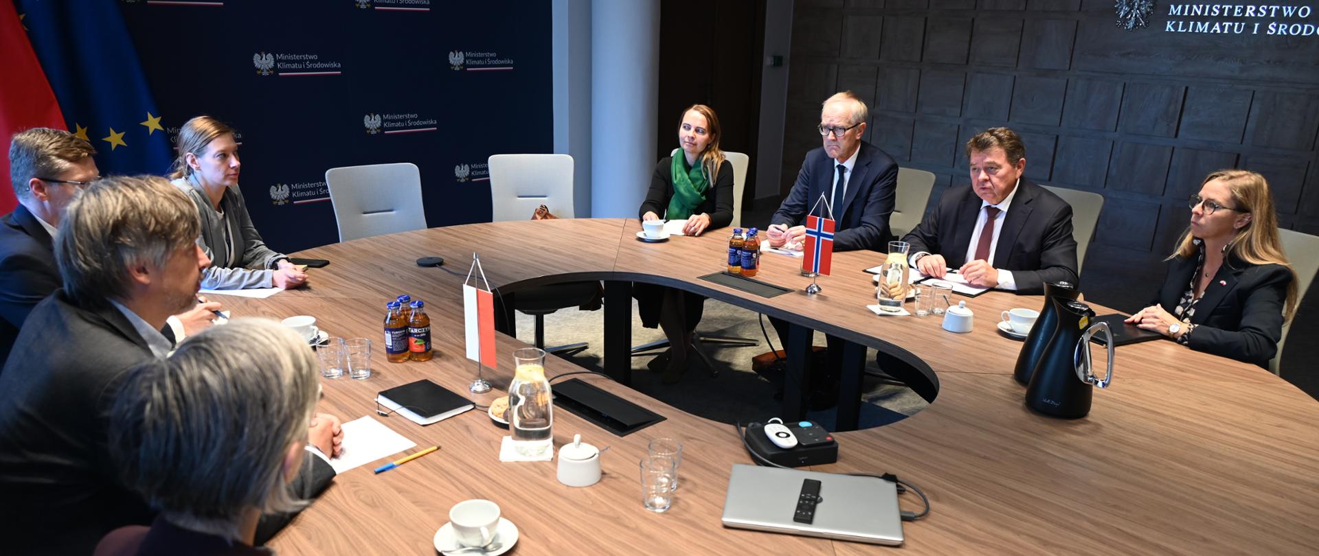 spotkanie wiceministra klimatu i środowiska Krzysztofa Bolesty i ambasadora Norwegii w Polsce Øystein Bø