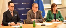 Wiceminister Edward Siarka podczas konferencji z Ionut Sorin Banciu, sekretarzem stanu w Ministerstwie Środowiska, Wód i Lasów Rumunii.