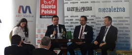 Rozmowa Sekretarza Stanu z innymi osobami
