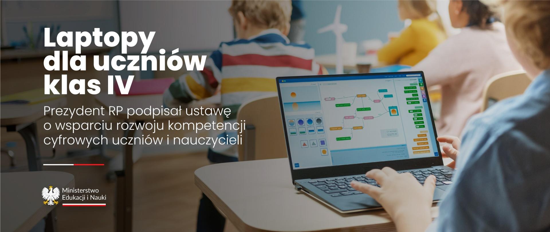 Grafika - chłopiec patrzący w ekran laptopa i napis Laptopy dla uczniów klas IV.