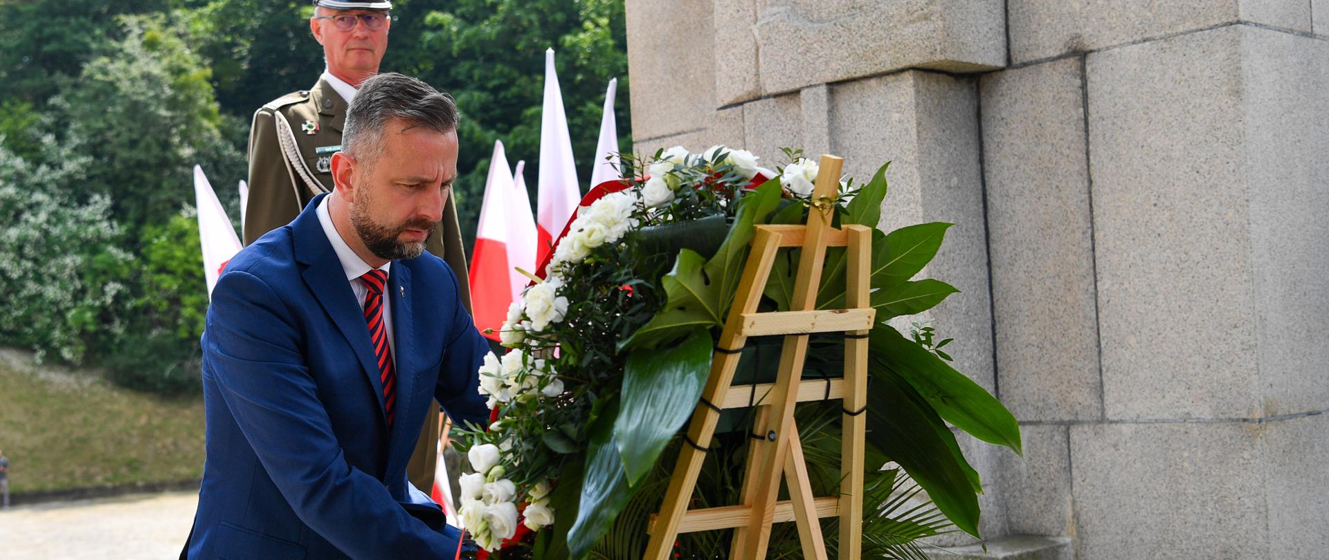 22 czerwca 2026 r. na Górze Świętej Anny, wicepremier - minister obrony narodowej Władysław Kosiniak-Kamysz złożył kwiaty przy Pomniku Czynu Powstańczego. Fot. plut. Wojciech Król/MON