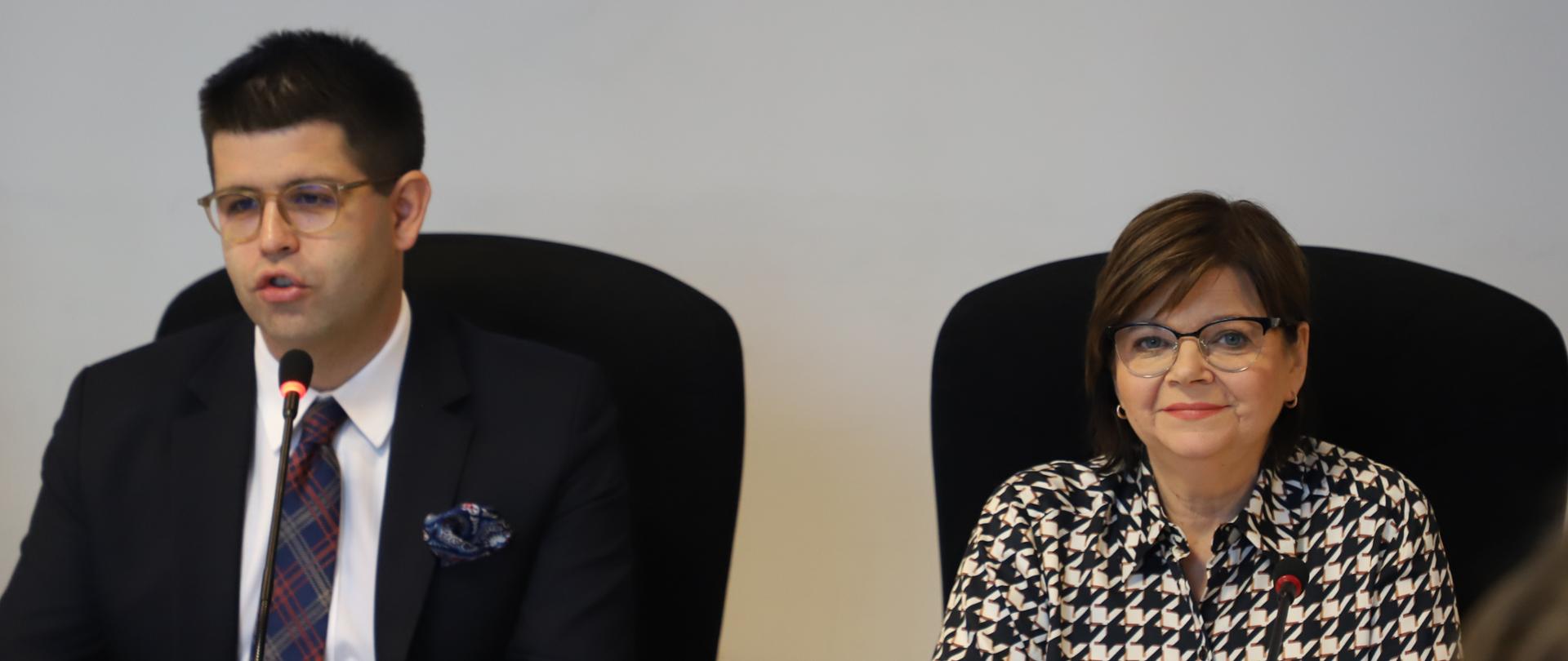 Min. Zdrowia Izabela Leszczyna na spotkaniu w NIL