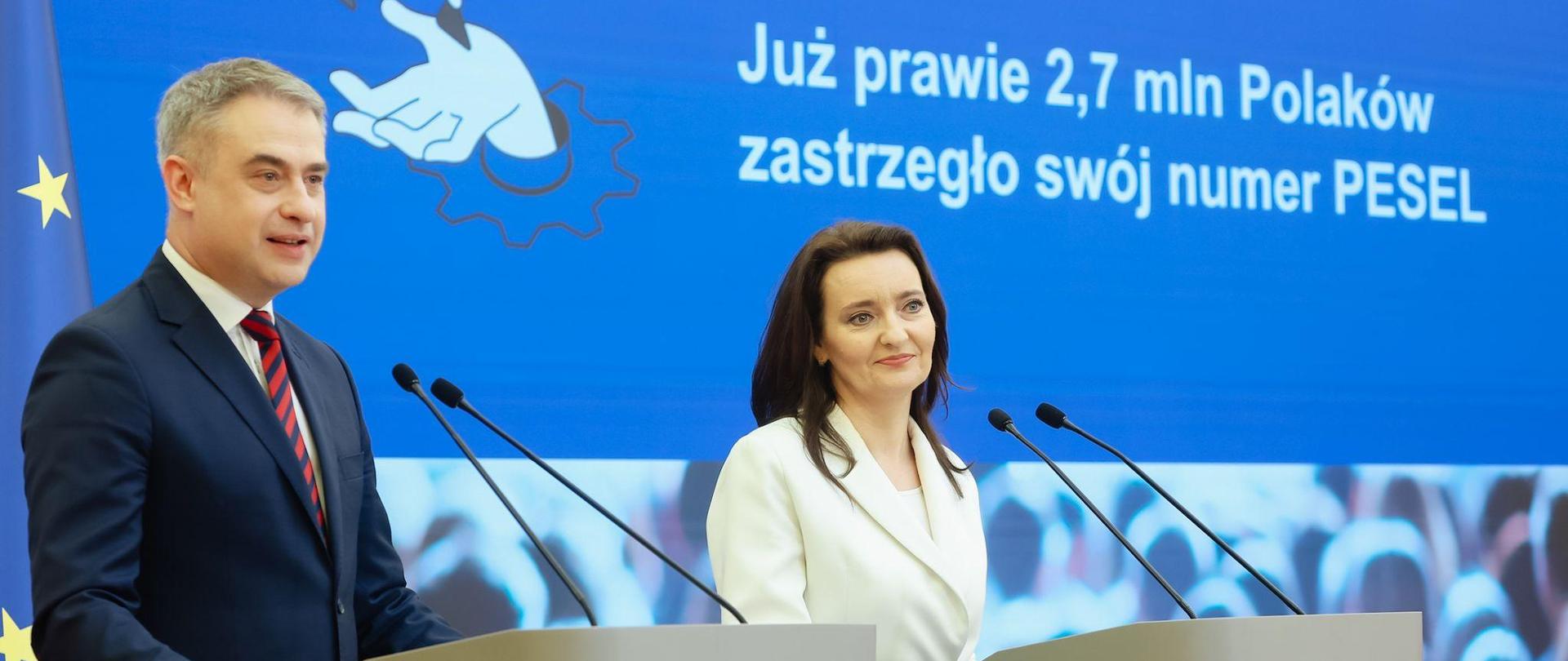 Wicepremier Krzysztof Gawkowski i Minister ds Polityki Senioralnej Marzena Okła-Drewnowicz