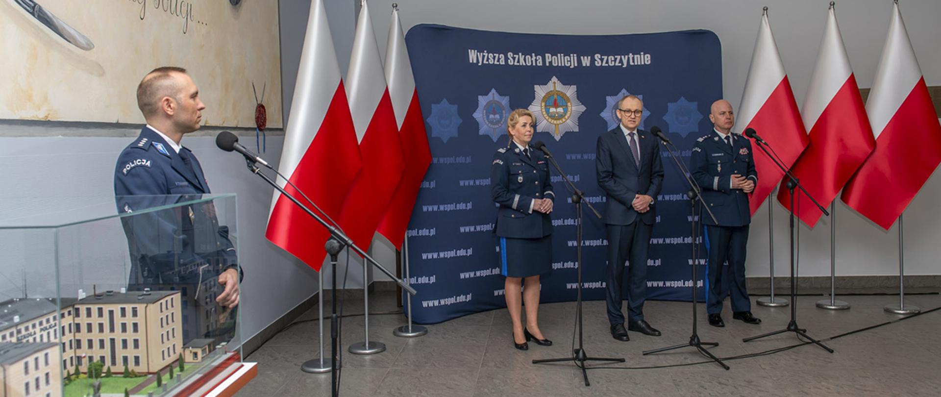 Wiceminister Błażej Poboży wygłasza przemówienie