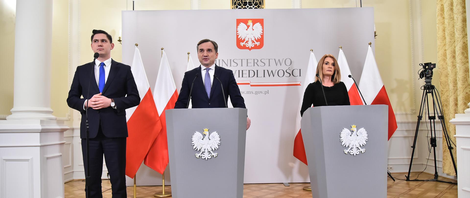 Konferencja prasowa w Ministerstwie Sprawiedliwości z udziałem Ministra Sprawiedliwości Prokuratora Generalnego Zbigniewa Ziobro i prokurator Prokuratury Krajowej Agnieszki Welenc