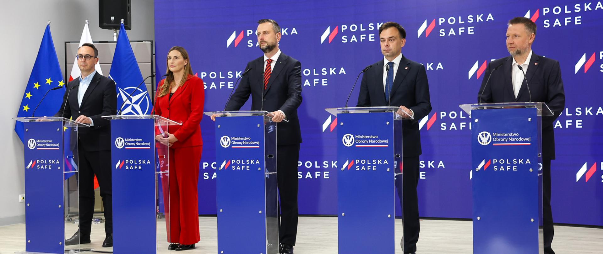 15 maja 2026 r. w Warszawie odbyła się konferencja poświęcona finansowaniu Straży Granicznej, Policji i mobilności militarnej (inwestycji dual use). W wydarzeniu wzięli udział wicepremier - minister obrony narodowej Władysław Kosiniak-Kamysz, minister spraw wewnętrznych i administracji Marcin Kierwiński, minister infrastruktury Dariusz Klimczak, minister finansów i gospodarki Andrzej Domański oraz Magdalena Sobkowiak-Czarnecka, pełnomocnik rządu ds. instrumentu na rzecz zwiększenia bezpieczeństwa Europy. Fot. Monika Dwulatek/WCEO