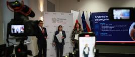 zdjęcie min. Leszczyny z konferencji prasowej nt. programu in vitro