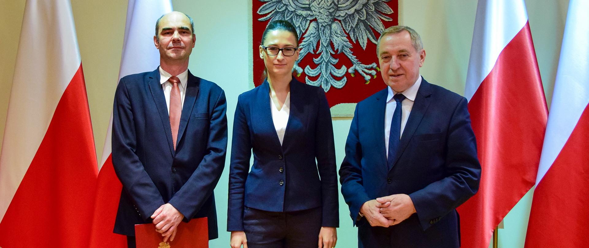 Od lewej stoją: Generalny Dyrektor Ochrony Środowiska Andrzej Szweda-Lewandowski, wiceminister środowiska Małgorzata Golińska i minister środowiska Henryk Kowalczyk