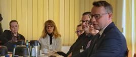 Wiceminister sprawiedliwości Marcin Romanowski podczas spotkanie grupy roboczej ds. wdrażania programów finansowanych z funduszy norweskich w perspektywie 2014-2021
