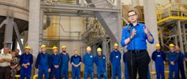 Premier Mateusz Morawiecki podczas spotkania z pracownikami Zakładów Chemicznych "Siarkopol" w Tarnobrzegu.