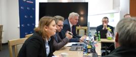 Na zdj. m.in. wiceminister zdrowia Wojciech Konieczny i wiceminister Paulina Piechna-Więckiewicz.